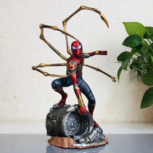 Action figure spiderman statua - action,